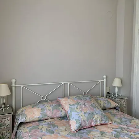 Acogedor Con Terraza Y Jardín Dénia