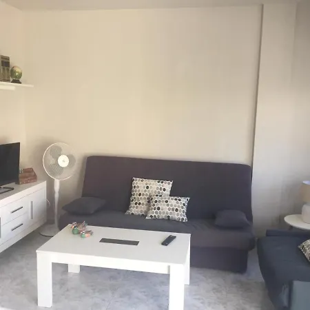 Acogedor Con Terraza Y Jardin