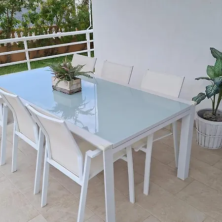 Διαμέρισμα Acogedor Con Terraza Y Jardin *