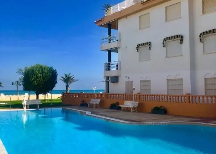 Acogedor Con Terraza Y Jardin *