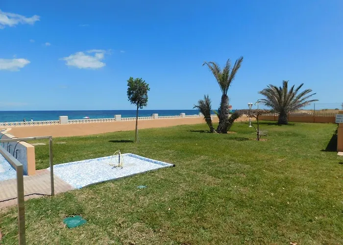 Acogedor Con Terraza Y Jardin *