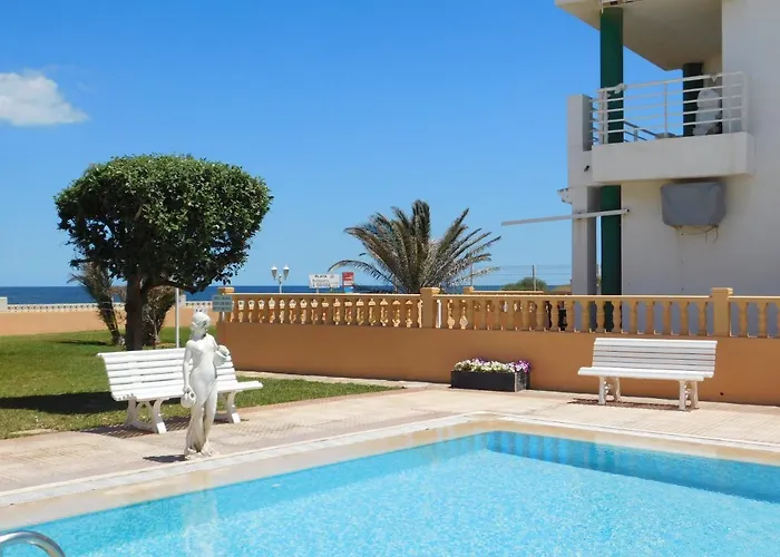 Acogedor Con Terraza Y Jardin