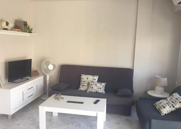 Acogedor Con Terraza Y Jardin