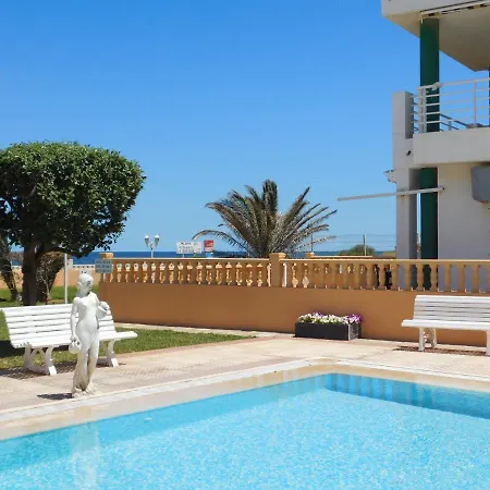 Acogedor Con Terraza Y Jardín