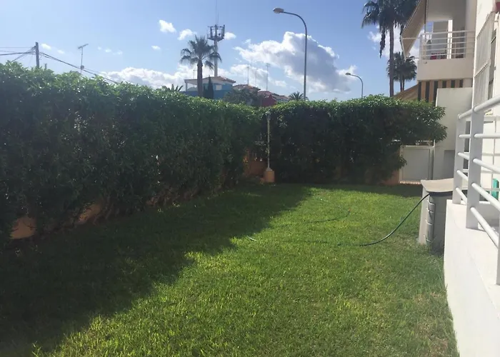 Acogedor Con Terraza Y Jardín Apartamento